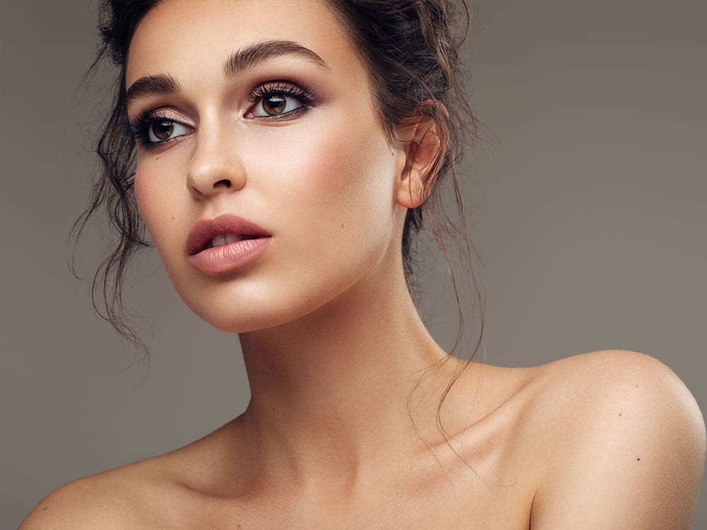 a close up of a woman